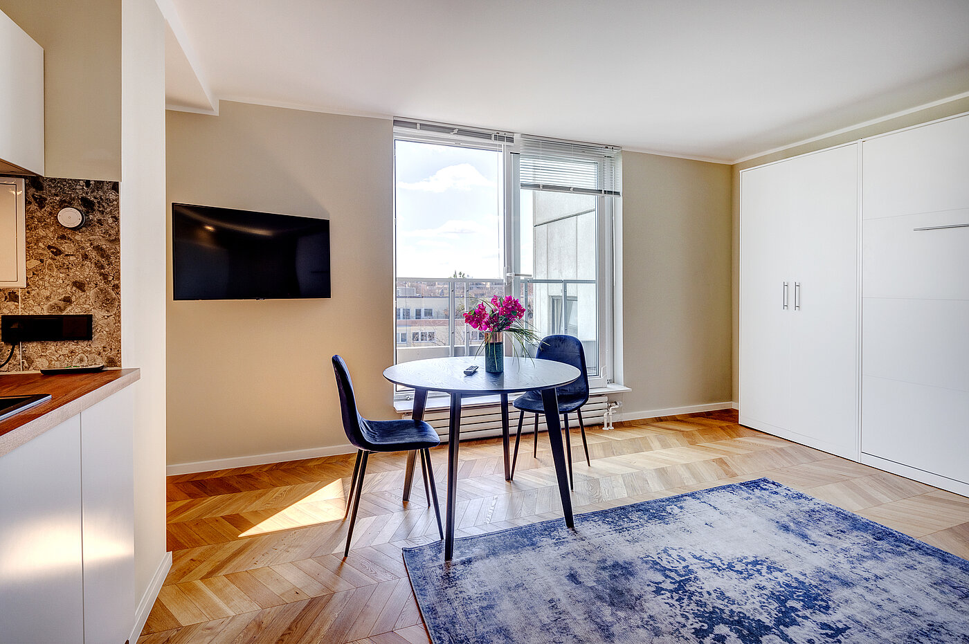 Apartment mit 1 Zimmer | München-Schwabing | 70376 | Essbereich mit Ausblick