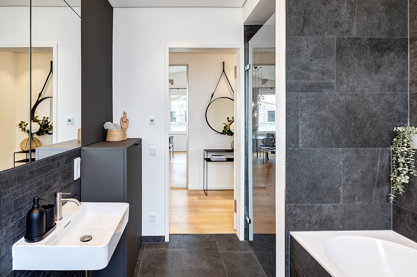 Etagenwohnung mit 2 Zimmern | 70134 | ...und Badewanne