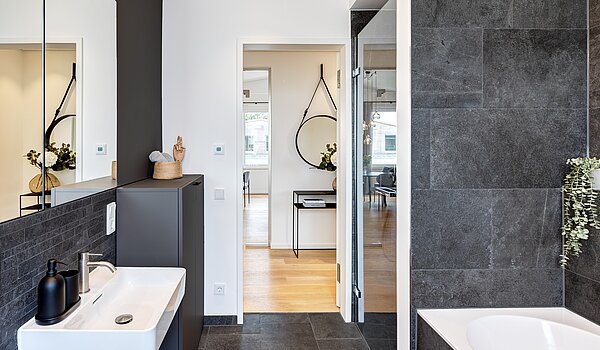 Etagenwohnung mit 2 Zimmern | 70134 | ...und Badewanne