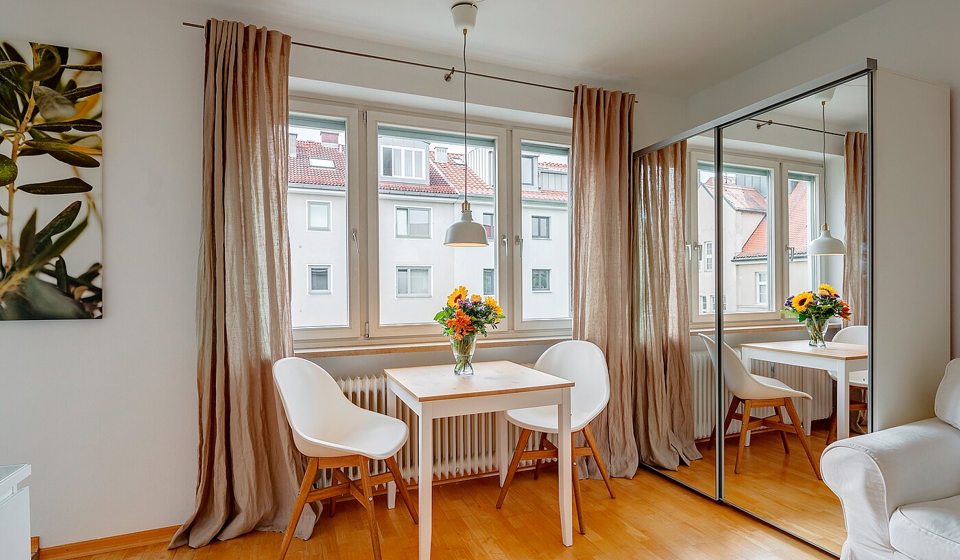 Etagenwohnung mit 2 Zimmern | München-Schwabing | 70130 | ... mit Platz für einen Esstisch