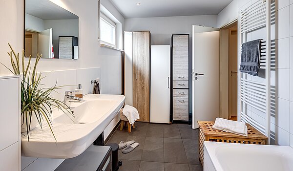 Reiheneckhaus mit 6 Zimmern | Germering | 70033 | ...und Fenster