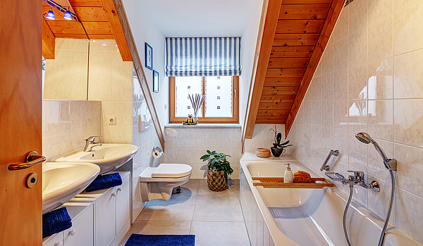 Maisonettewohnung mit 3.5 Zimmern | München-Trudering | 70391 | Badezimmer...