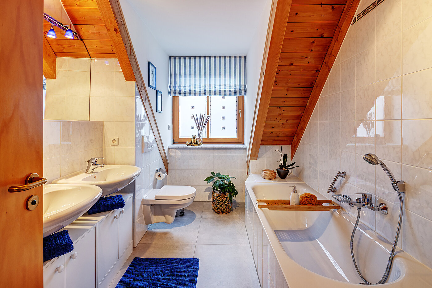 Maisonettewohnung mit 3.5 Zimmern | München-Trudering | 70391 | Badezimmer...