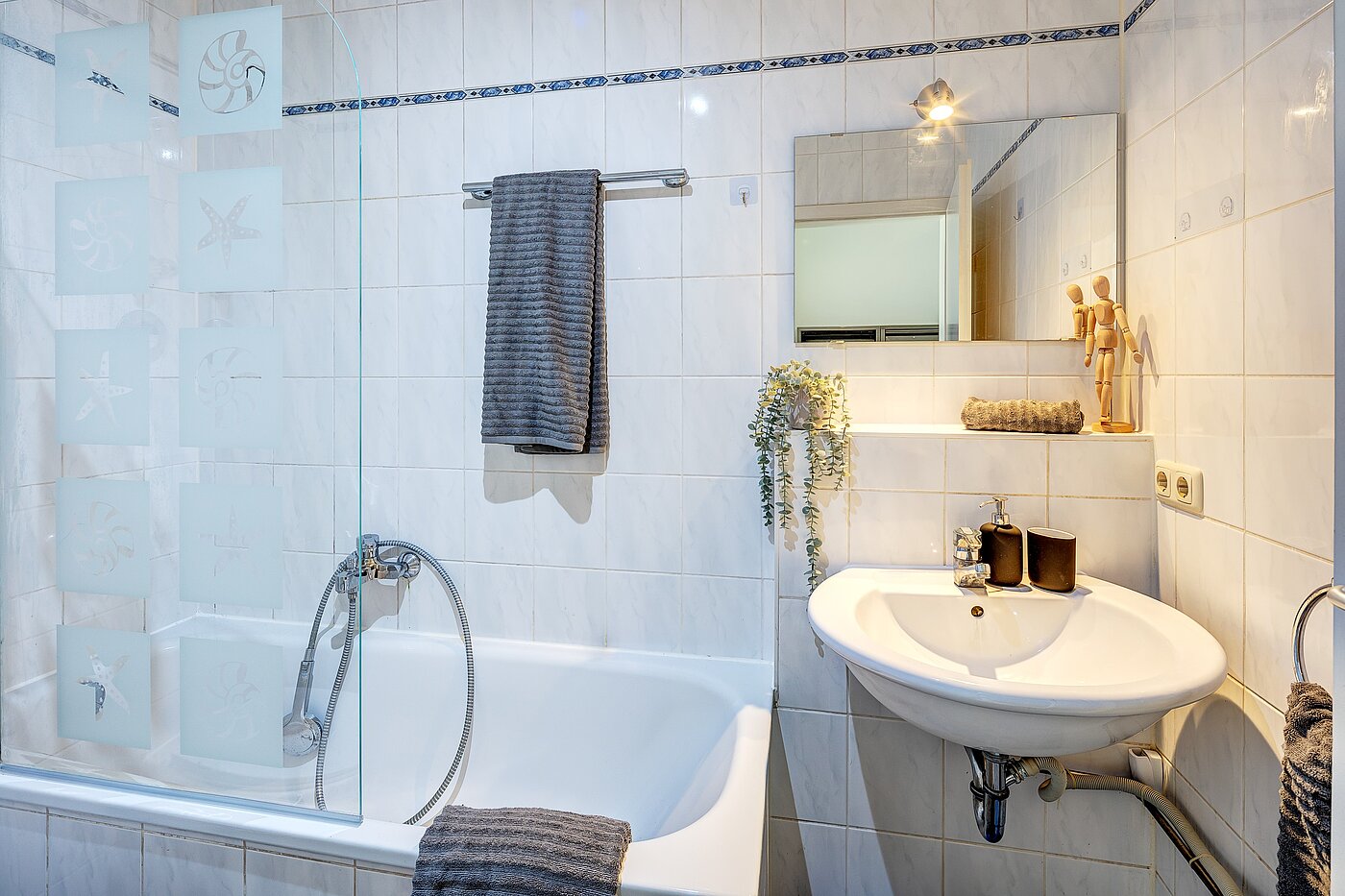 Erdgeschosswohnung mit 1.5 Zimmern | München-Aubing | 70000 | Bad mit...