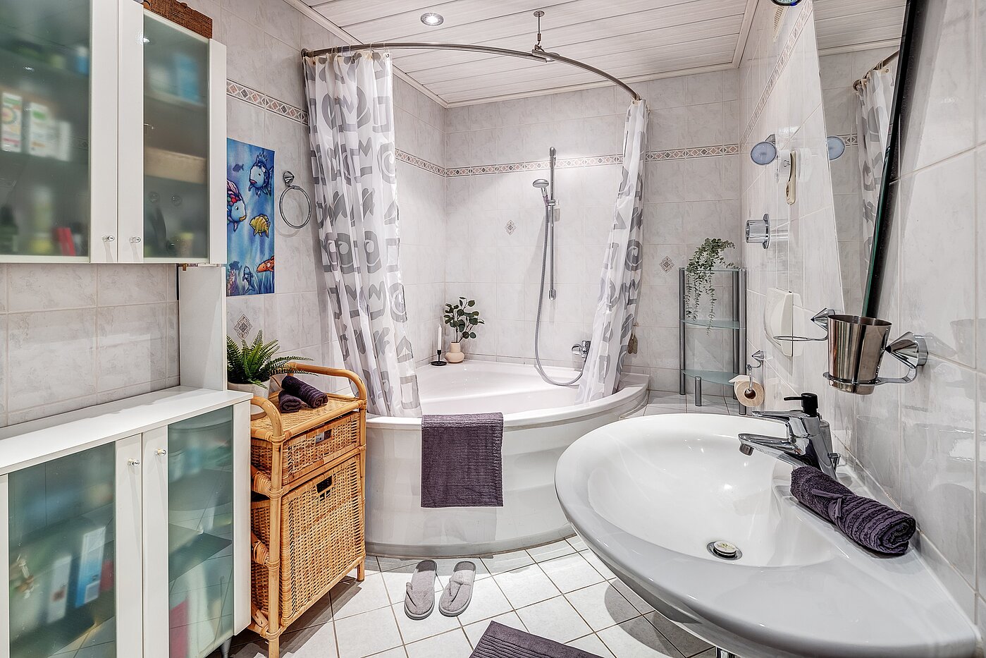 Etagenwohnung mit 2 Zimmern | Germering | 70029 | Bad mit Eckbadewanne