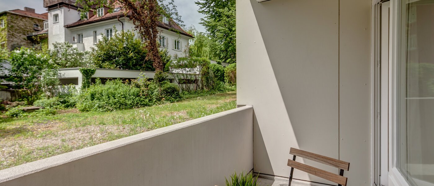 Apartment München Schwabing-Nord (zw. Leopoldstraße & Englischen Garten) 02 Balkon 10010