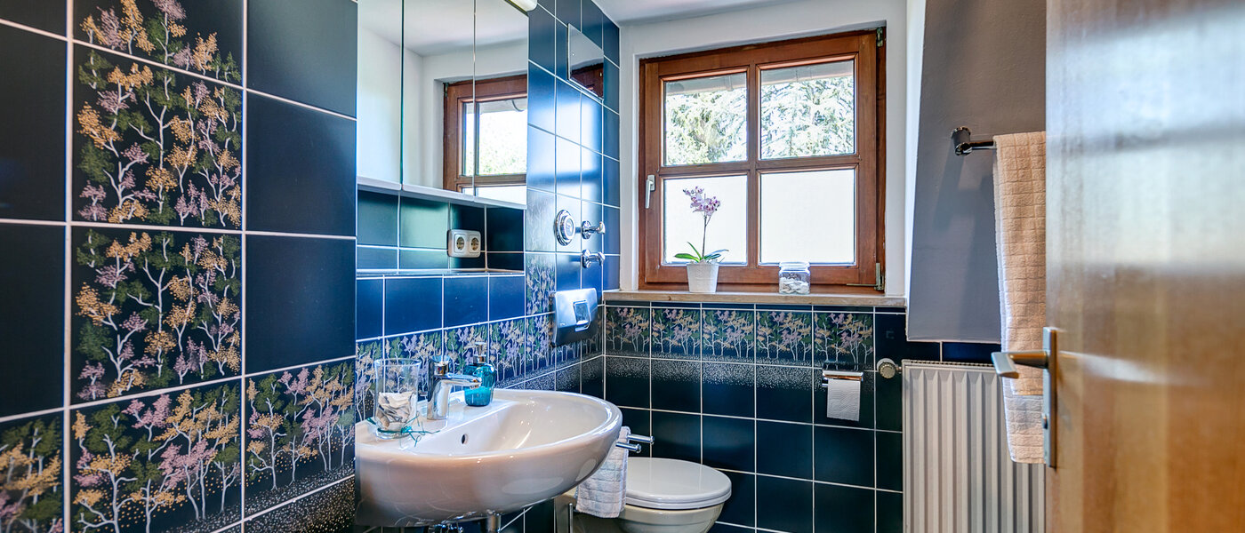 Dachgeschosswohnung München Obermenzing 01 Badezimmer 10079