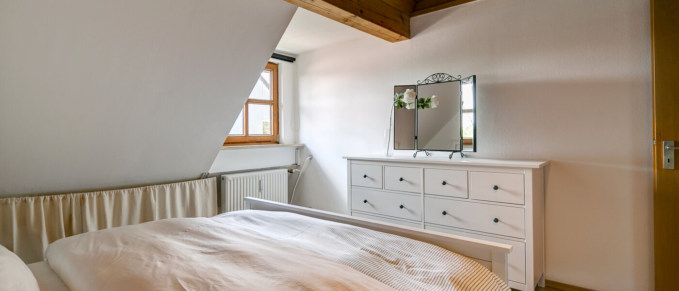 Dachgeschosswohnung München Obermenzing 02 Schlafen 10079