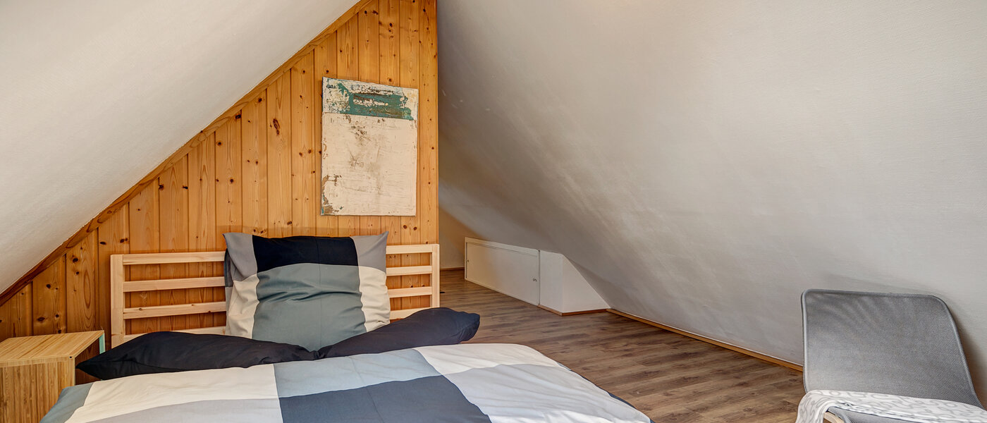 Dachgeschosswohnung München Obermenzing 02 2. Schlafen 10079