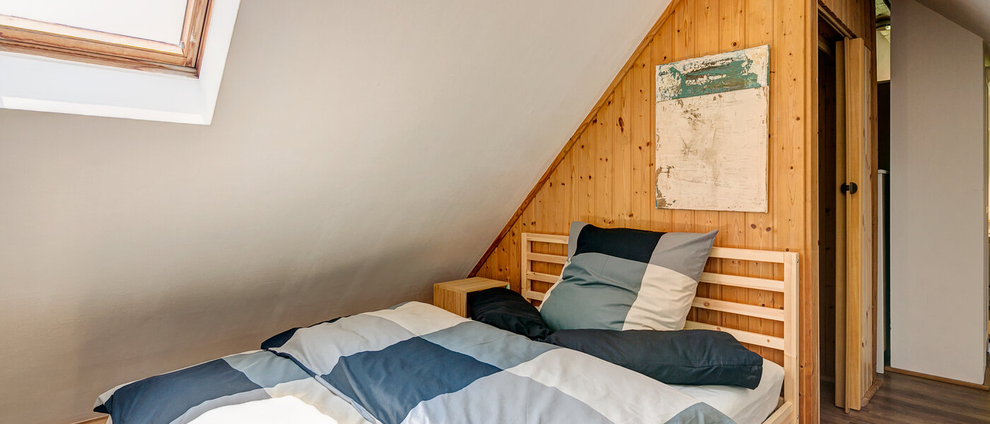 Dachgeschosswohnung München Obermenzing 03 2. Schlafen 10079