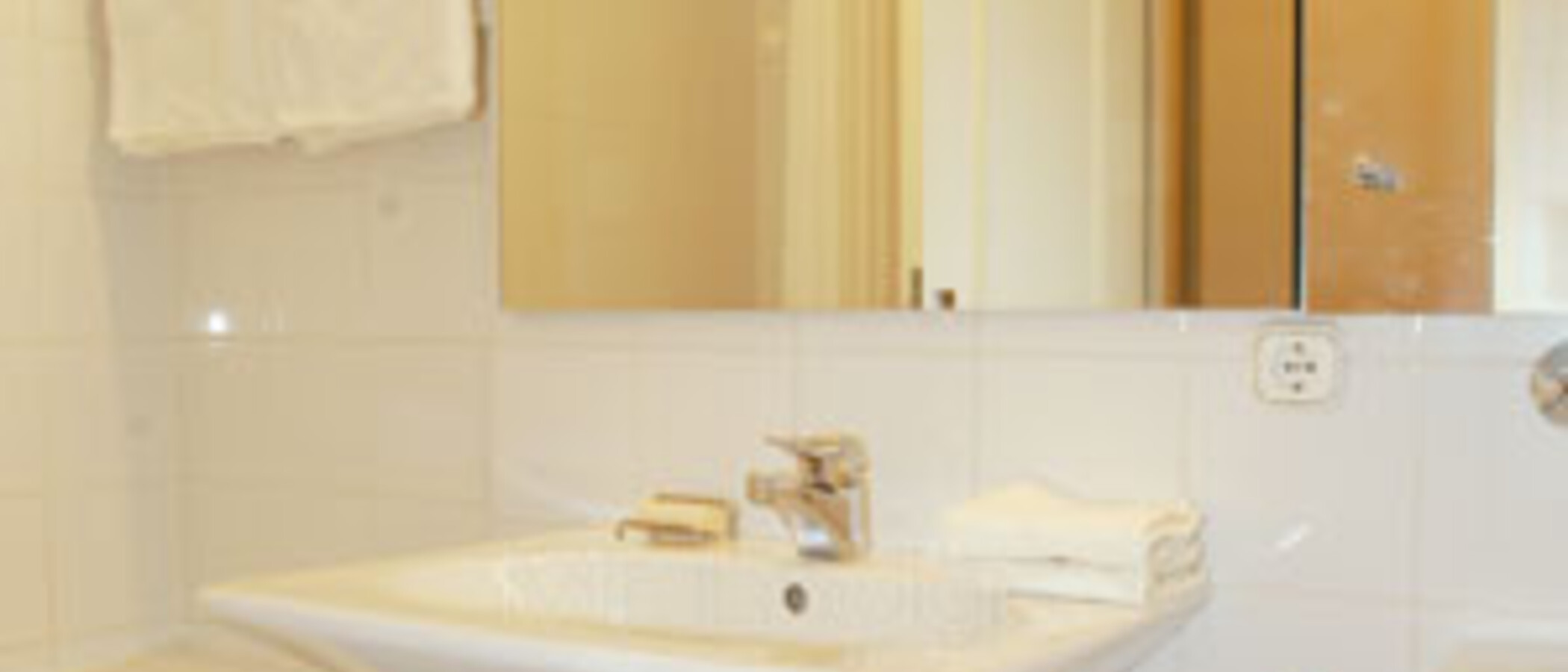 Apartment München Arabellapark 03 Badezimmer 1023