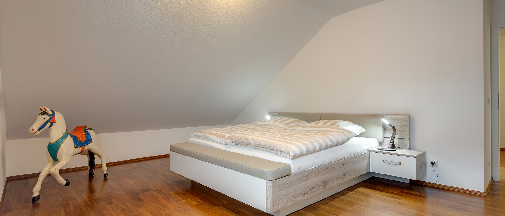 Dachgeschosswohnung München Trudering 01 Schlafen 10283