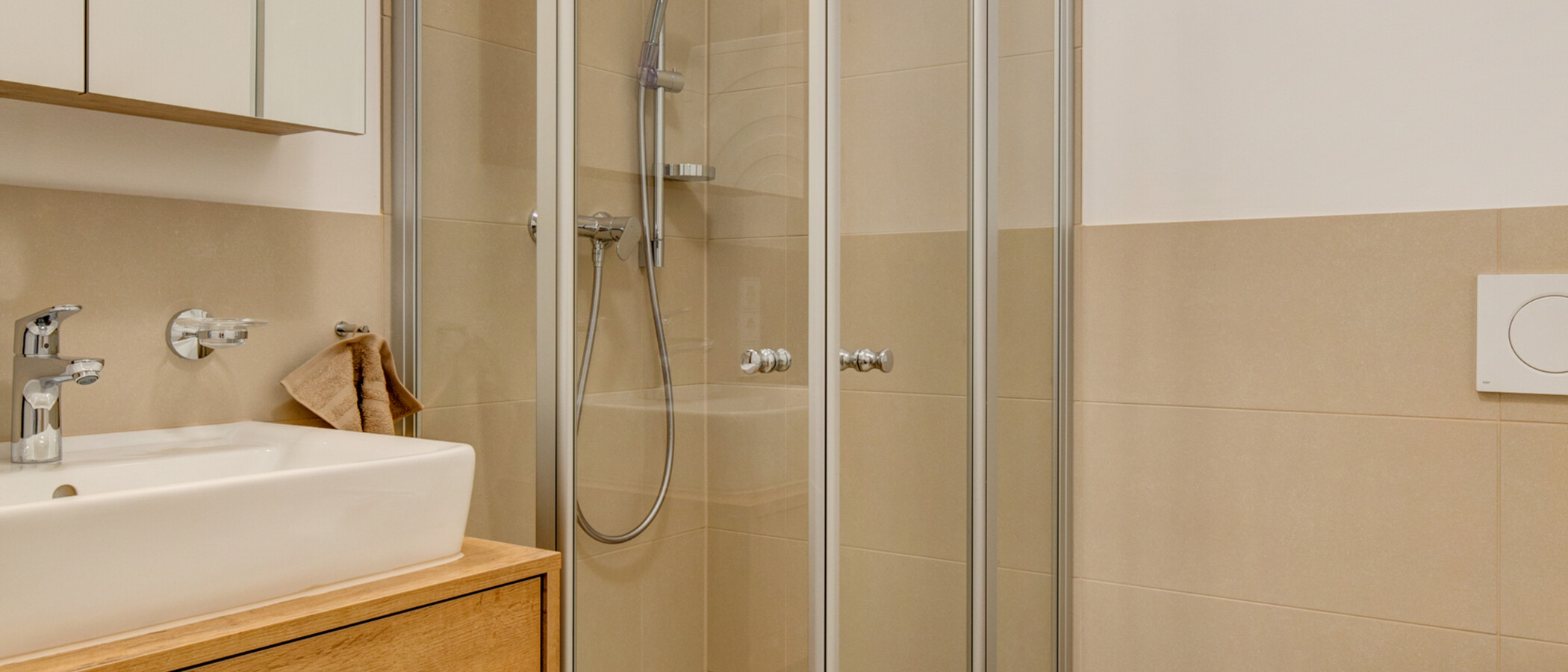 Dachgeschosswohnung München Am Hart 02 2. Badezimmer 10439
