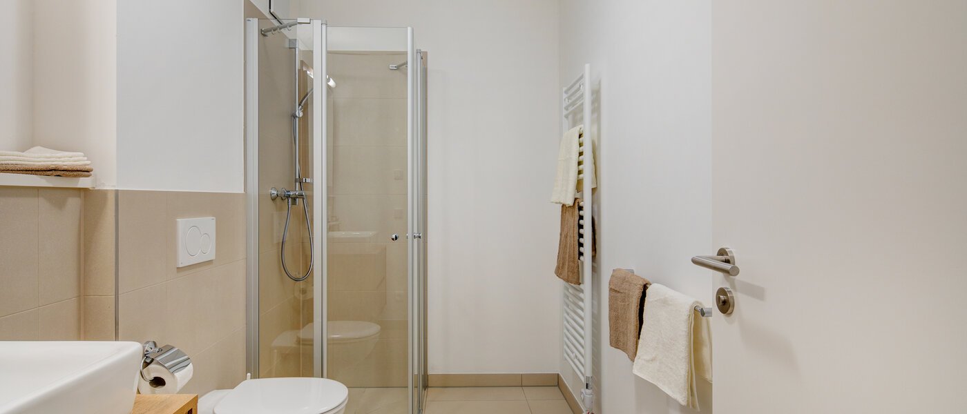 Dachterrassenwohnung München Am Hart 01 2. Badezimmer 10440