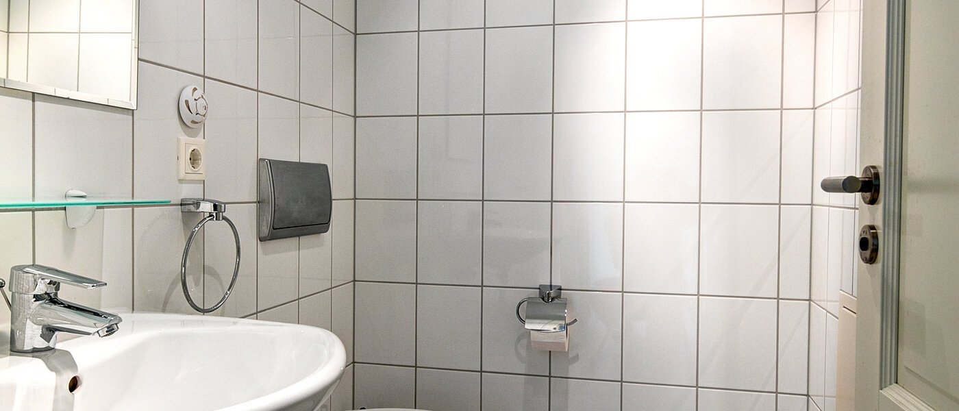 Dachgeschosswohnung München Laim 01 Gäste-WC 10497