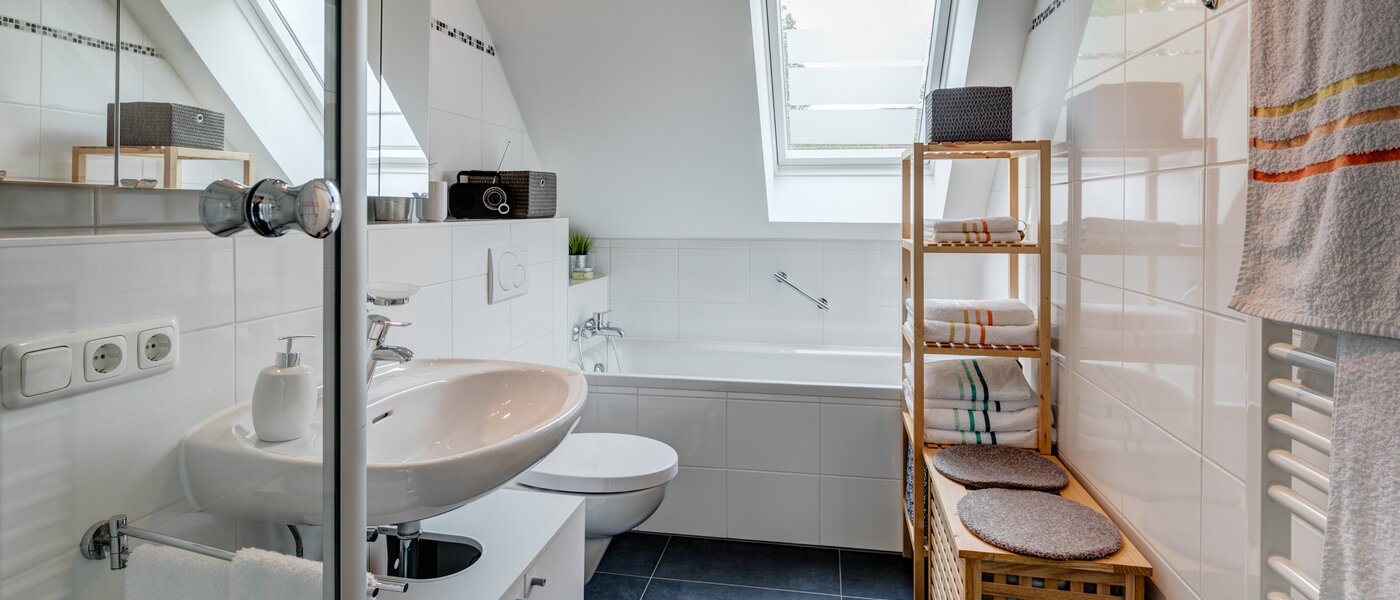 Dachgeschosswohnung München Obersendling 01 Badezimmer 10566