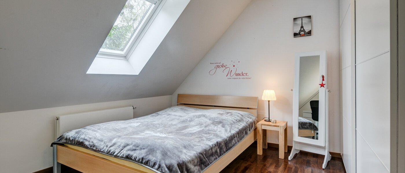 Dachgeschosswohnung München Obersendling 01 2. Schlafen 10566