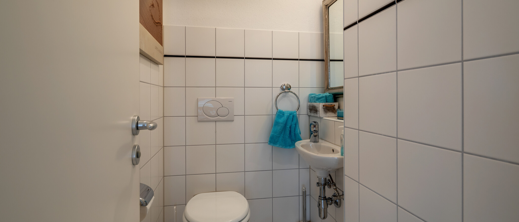 Maisonette-Galerie Wohnung Tutzing 01 Gäste-WC 10604
