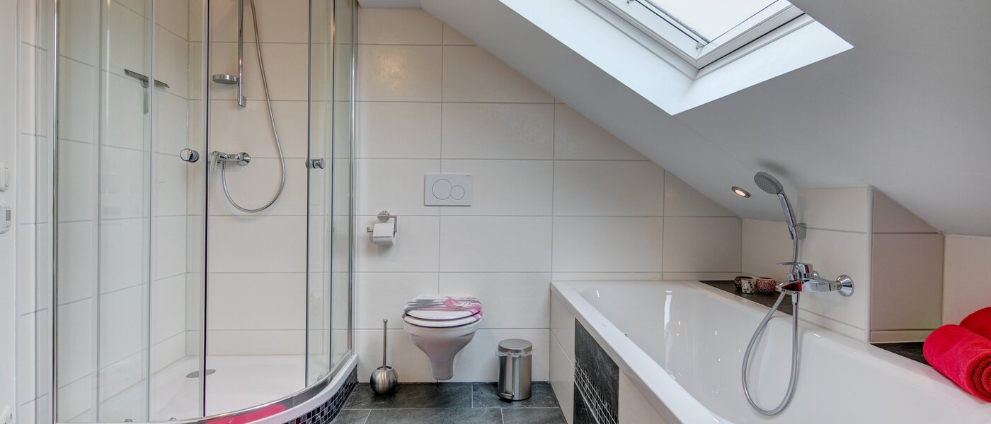 Dachgeschosswohnung Eching 01 Badezimmer 10655