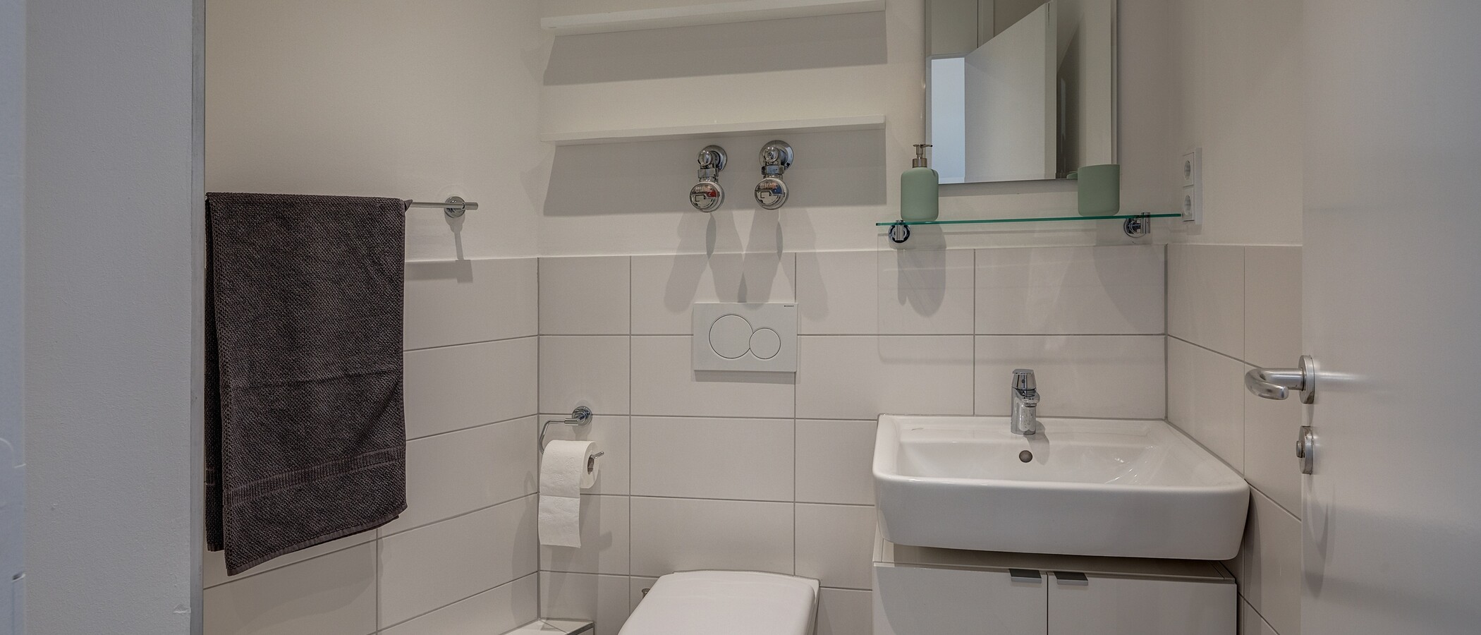 Apartment München Schwabing-Nord (zw. Leopoldstraße & Englischen Garten) 02 Badezimmer 10753