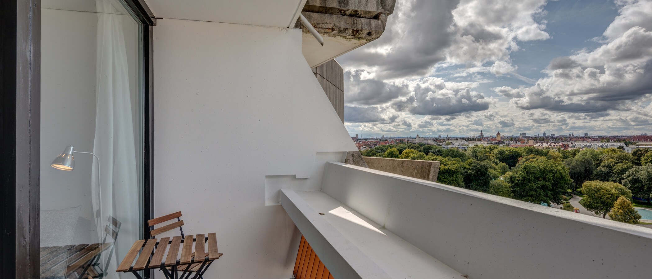 Apartment München Schwabing-Nord (zw. Leopoldstraße & Englischen Garten) 02 Balkon 10753