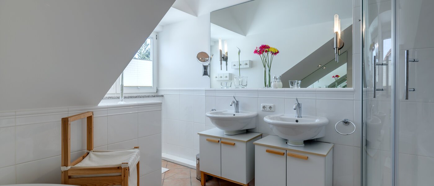Dachgeschosswohnung Neubiberg 02 Badezimmer 10767