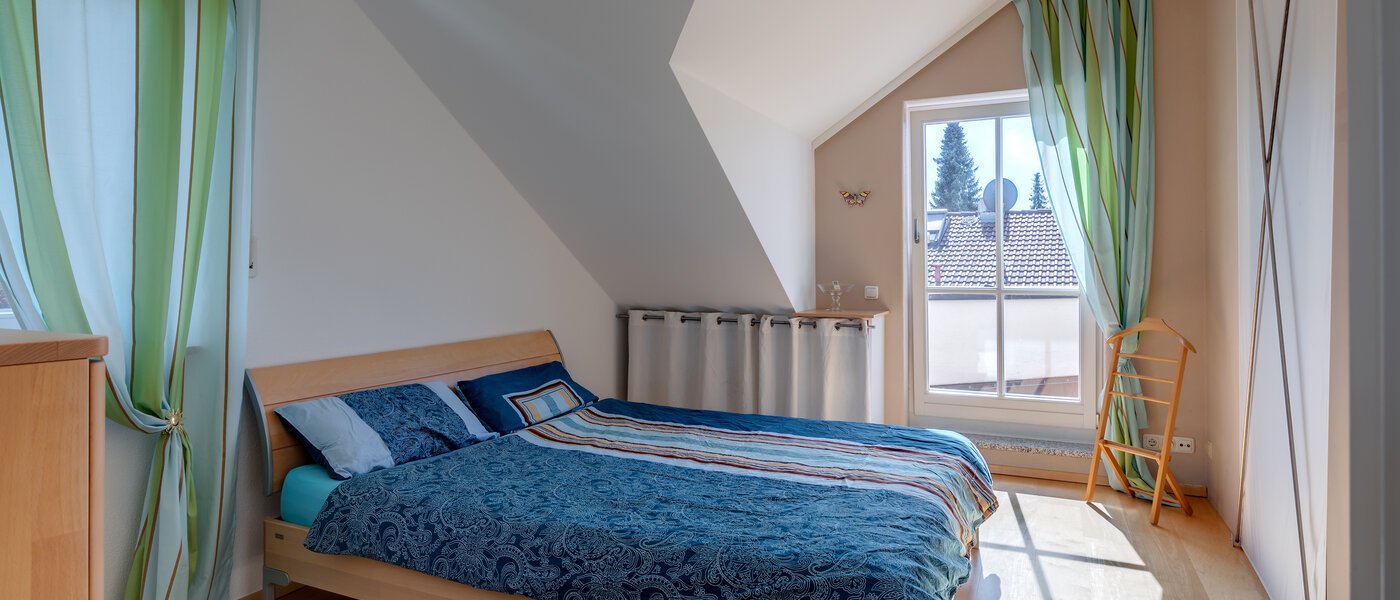Dachgeschosswohnung Neubiberg 01 1. Schlafzimmer 10767