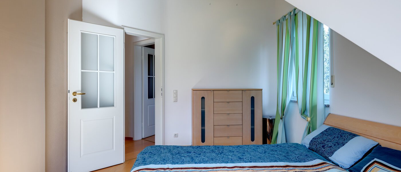 Dachgeschosswohnung Neubiberg 04 1. Schlafzimmer 10767