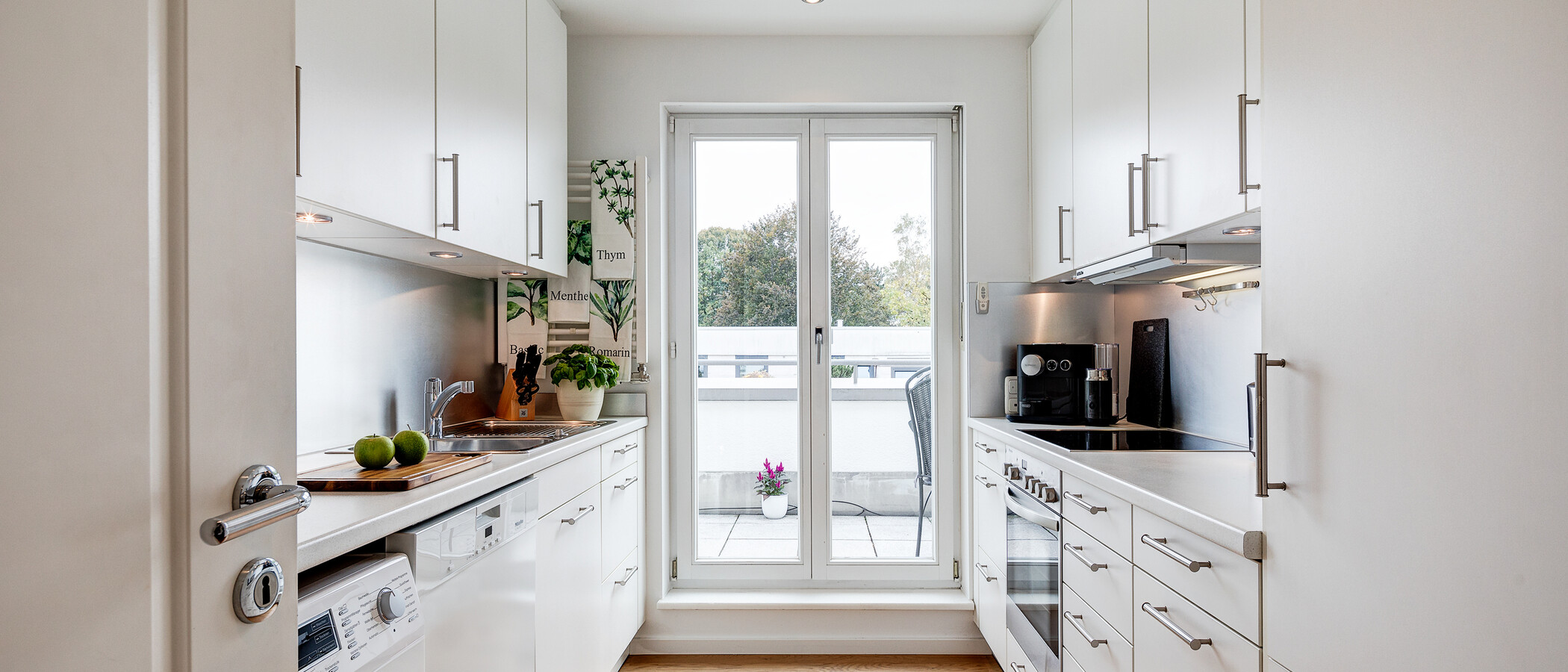 Dachterrassenwohnung München Bogenhausen 01 Küche 10781