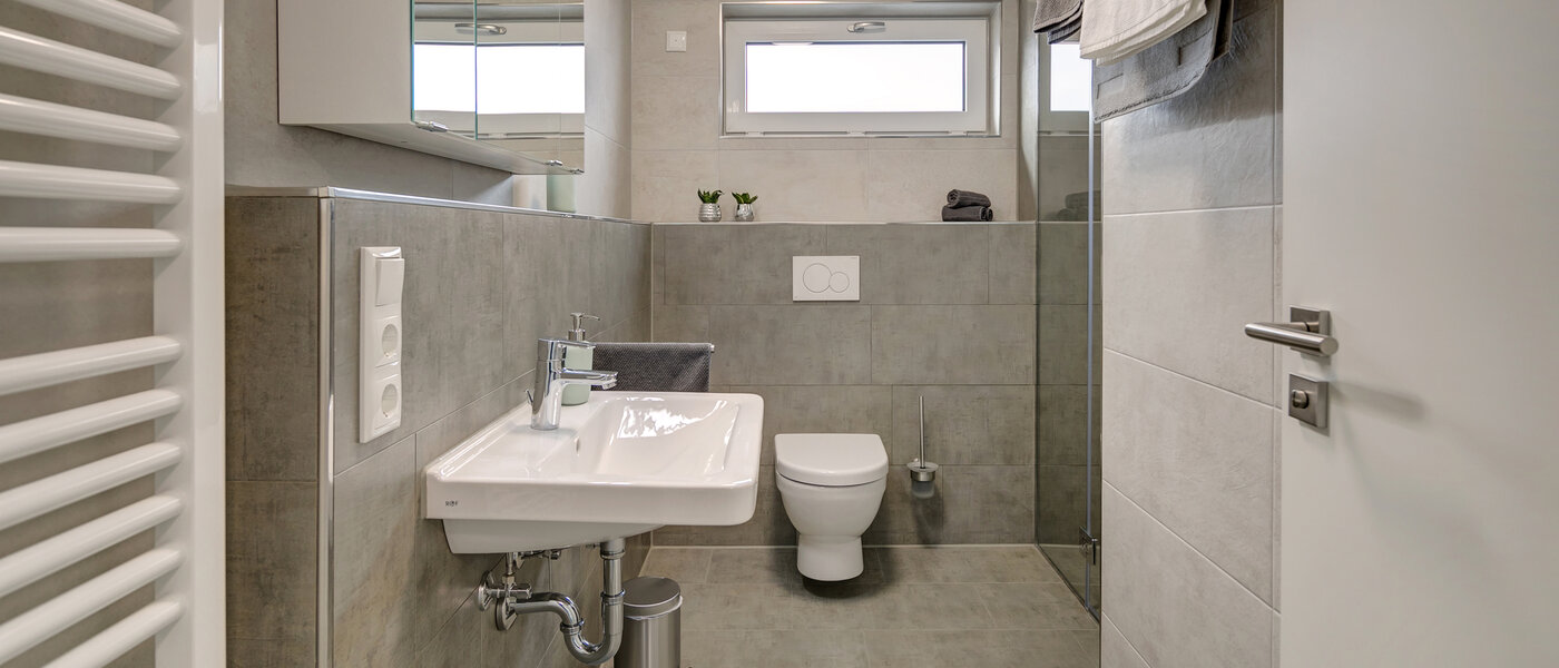 Wohnung Grasbrunn 01 2. Badezimmer 10864