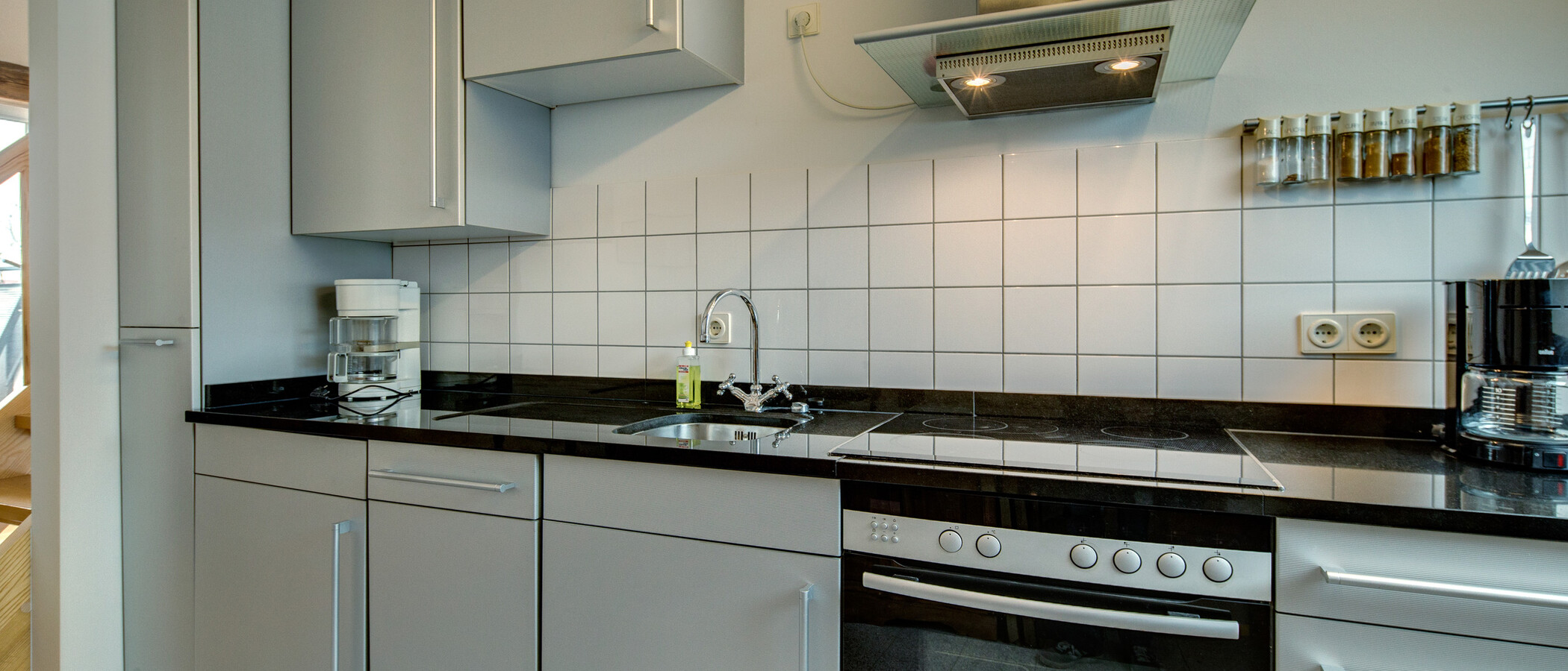Galeriewohnung München Schwabing (links der Leopoldstraße) 02 Küche 1090