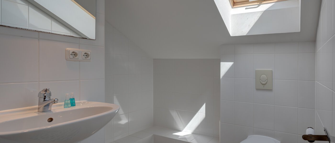 Doppelhaushälfte Gröbenzell 02 2. Badezimmer 11015