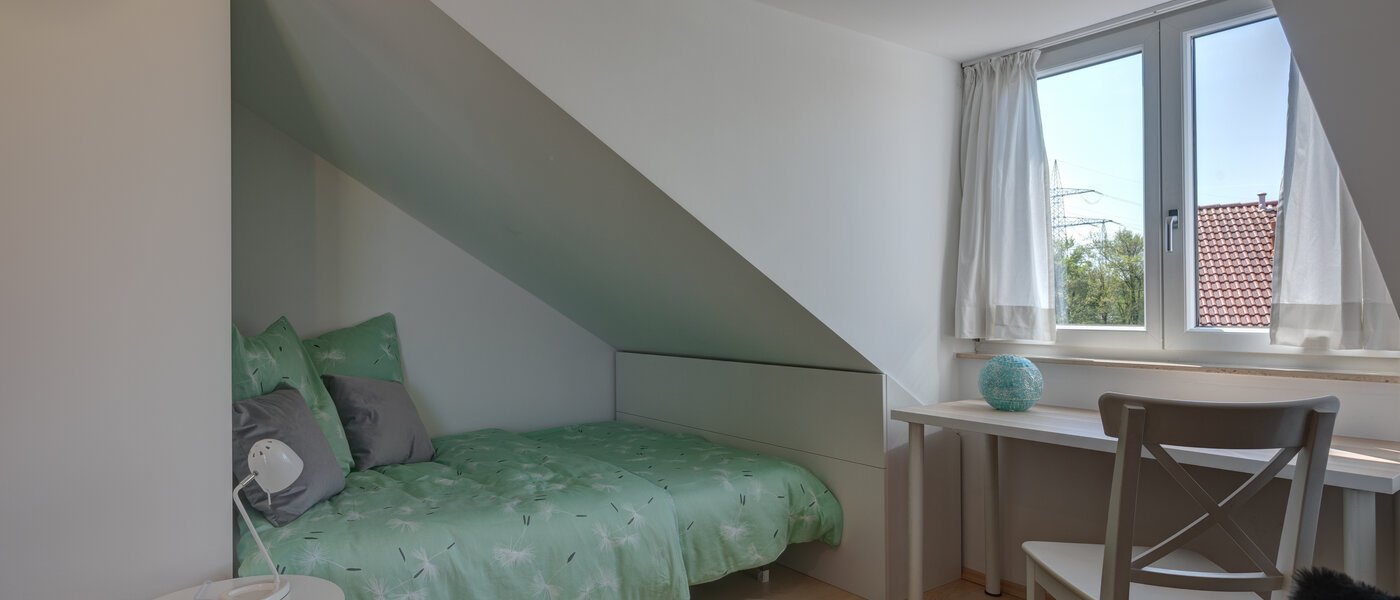 Doppelhaushälfte Gröbenzell 02 2. Schlafzimmer	 11015