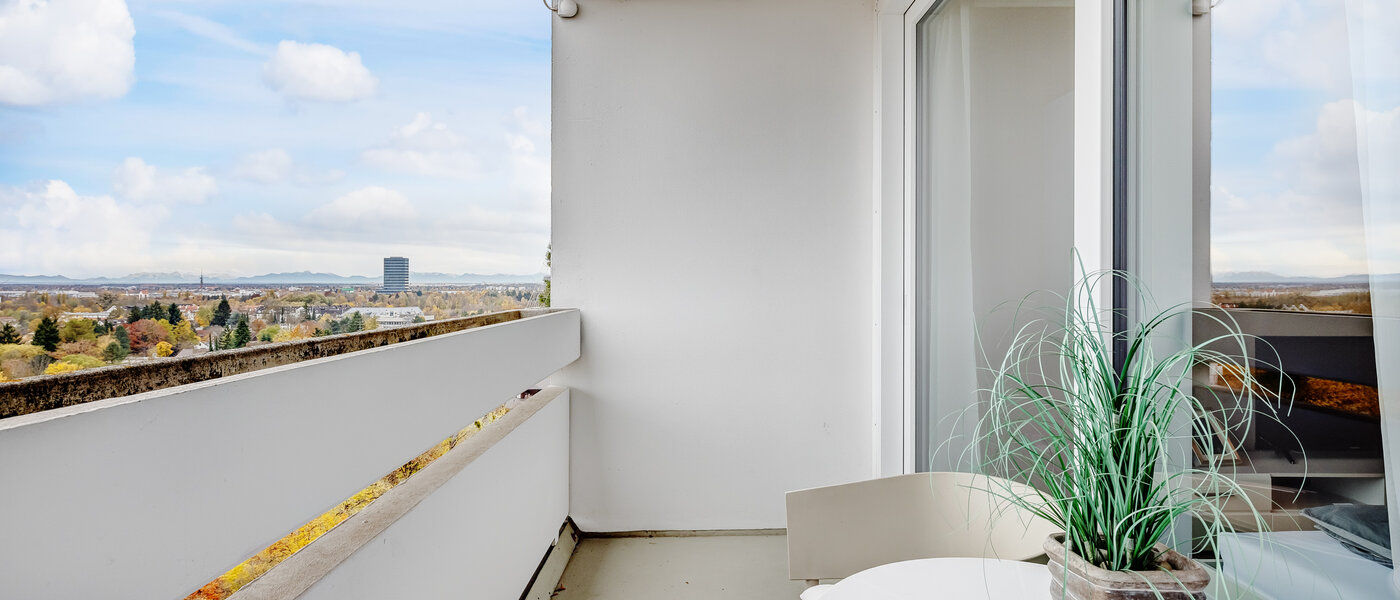 Wohnung München Arabellapark 02 Balkon 11073