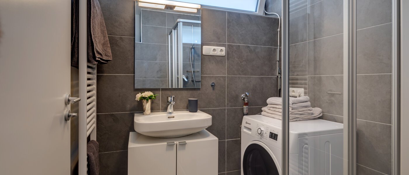 Dachterrassenwohnung München Bogenhausen 01 Badezimmer 11076