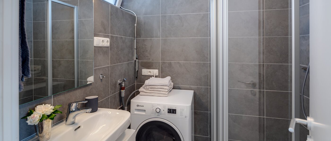 Dachterrassenwohnung München Bogenhausen 02 Badezimmer 11076