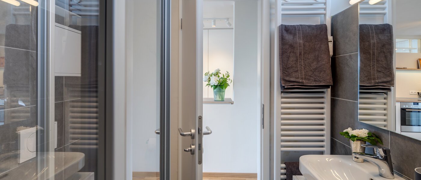 Dachterrassenwohnung München Bogenhausen 03 Badezimmer 11076