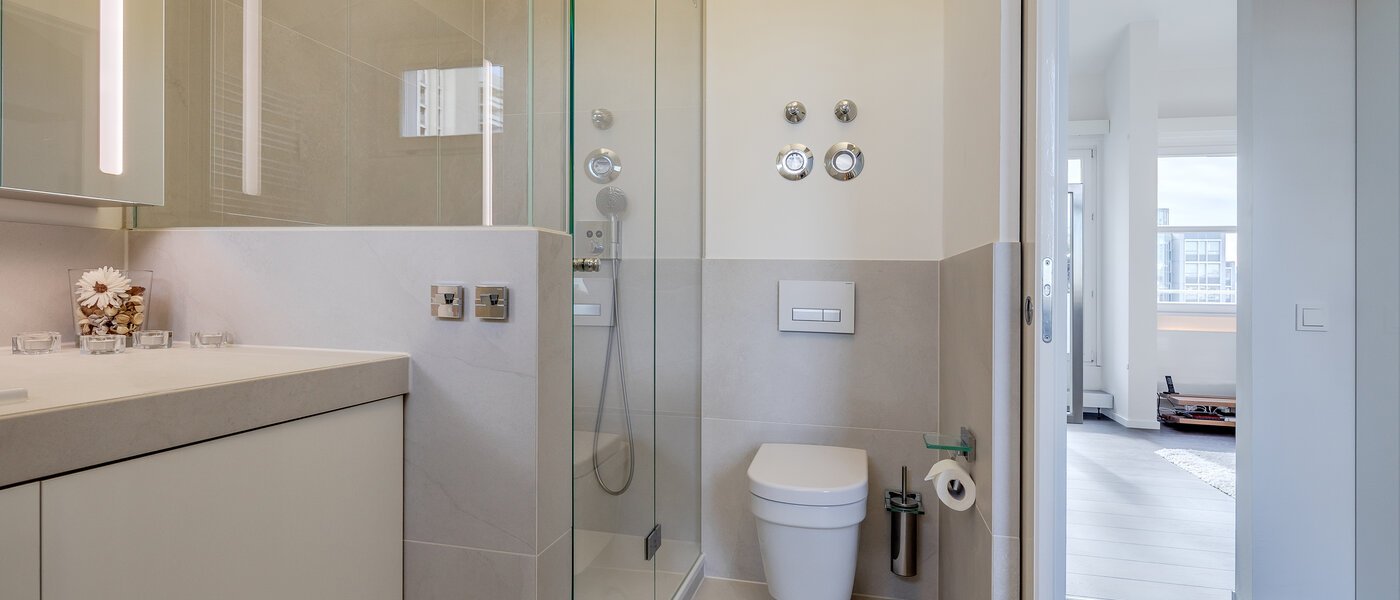 Dachterrassenwohnung München Arabellapark 04 Badezimmer 11226