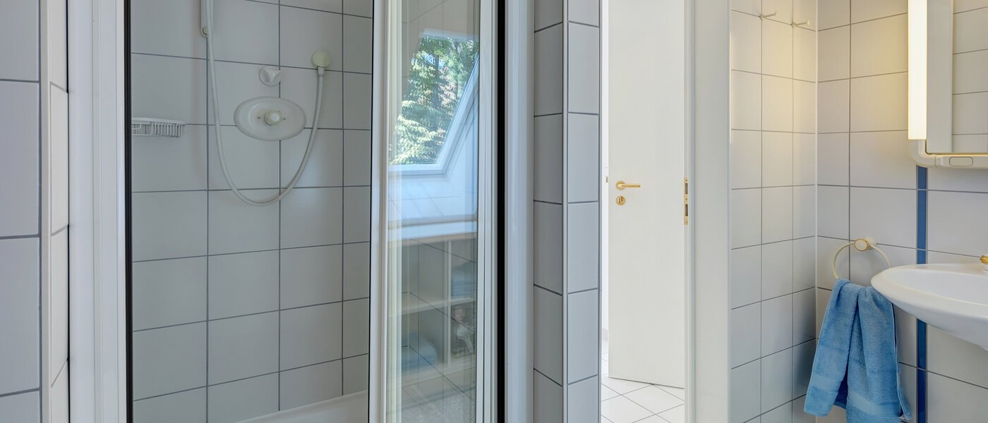 Dachterrassenwohnung München Menterschwaige 04 2. Badezimmer 11267