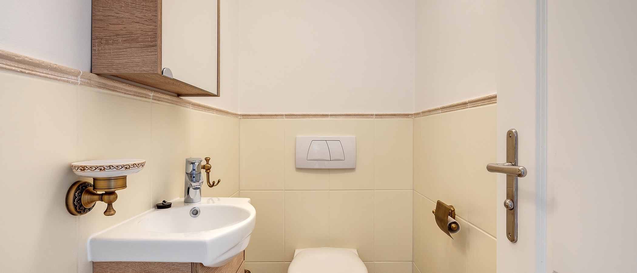 Galeriewohnung München Moosach 01 Gäste-WC 11448