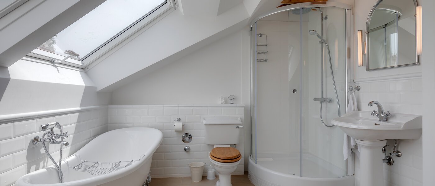 Dachgeschosswohnung Feldafing Tutzing 02 Badezimmer 11697