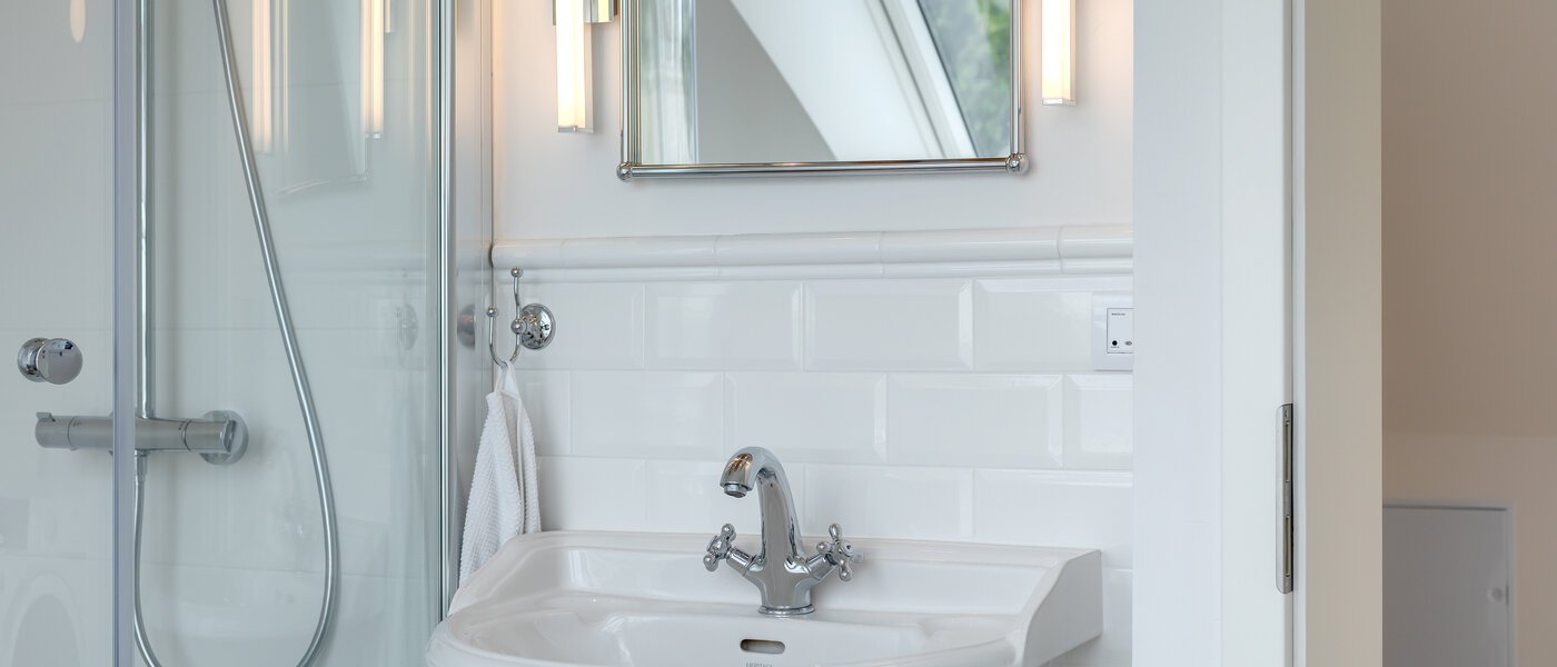 Dachgeschosswohnung Feldafing Tutzing 04 Badezimmer 11697