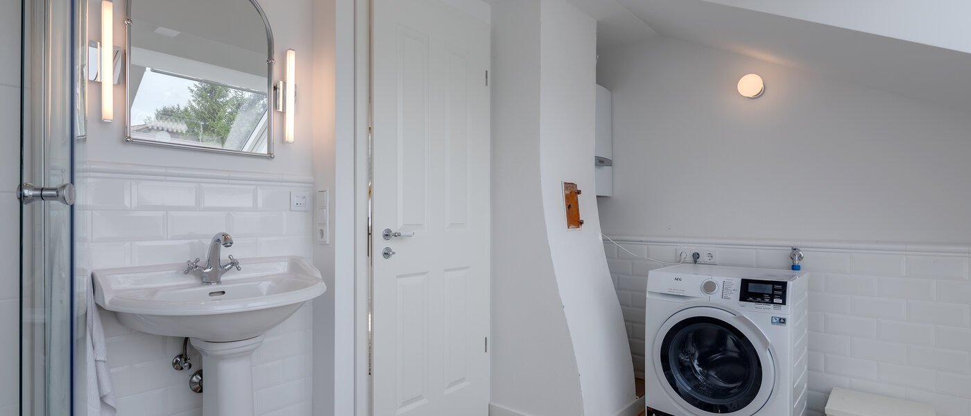 Dachgeschosswohnung Feldafing Tutzing 05 Badezimmer 11697