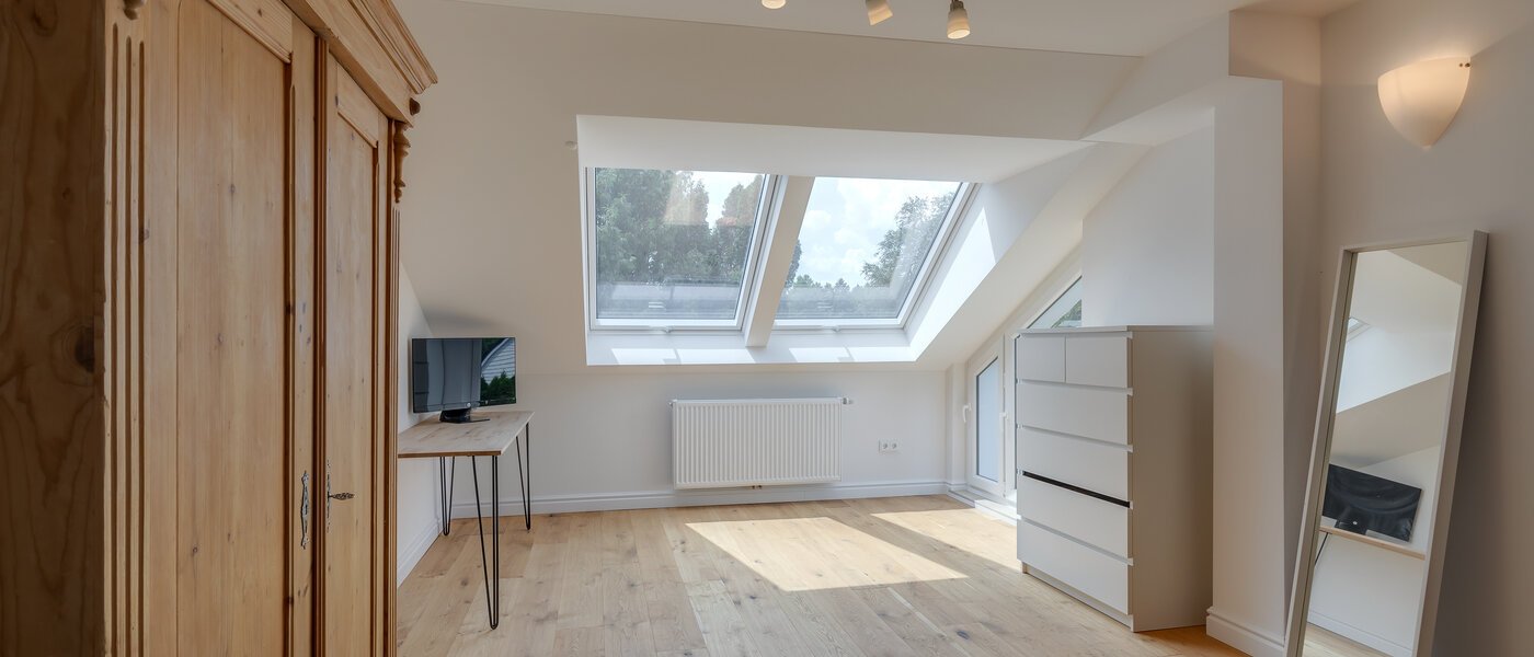 Dachgeschosswohnung Feldafing Tutzing 04 Schlafzimmer 11697