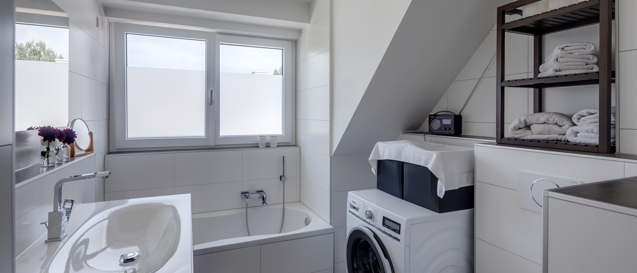 Dachgeschosswohnung München Großhadern 01 Badezimmer 11784