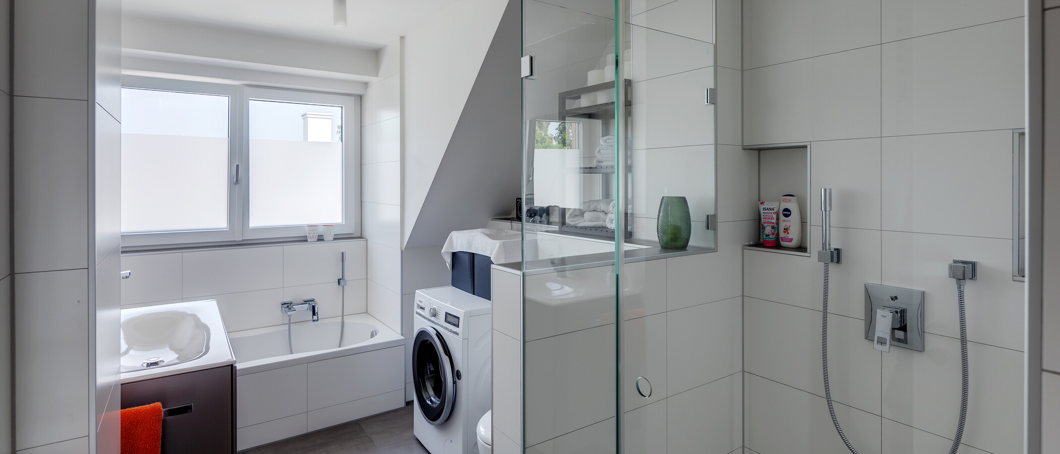 Dachgeschosswohnung München Großhadern 02 Badezimmer 11784