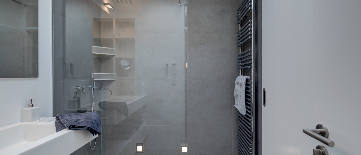 Dachterrassenwohnung München Westpark 02 Badezimmer 11808