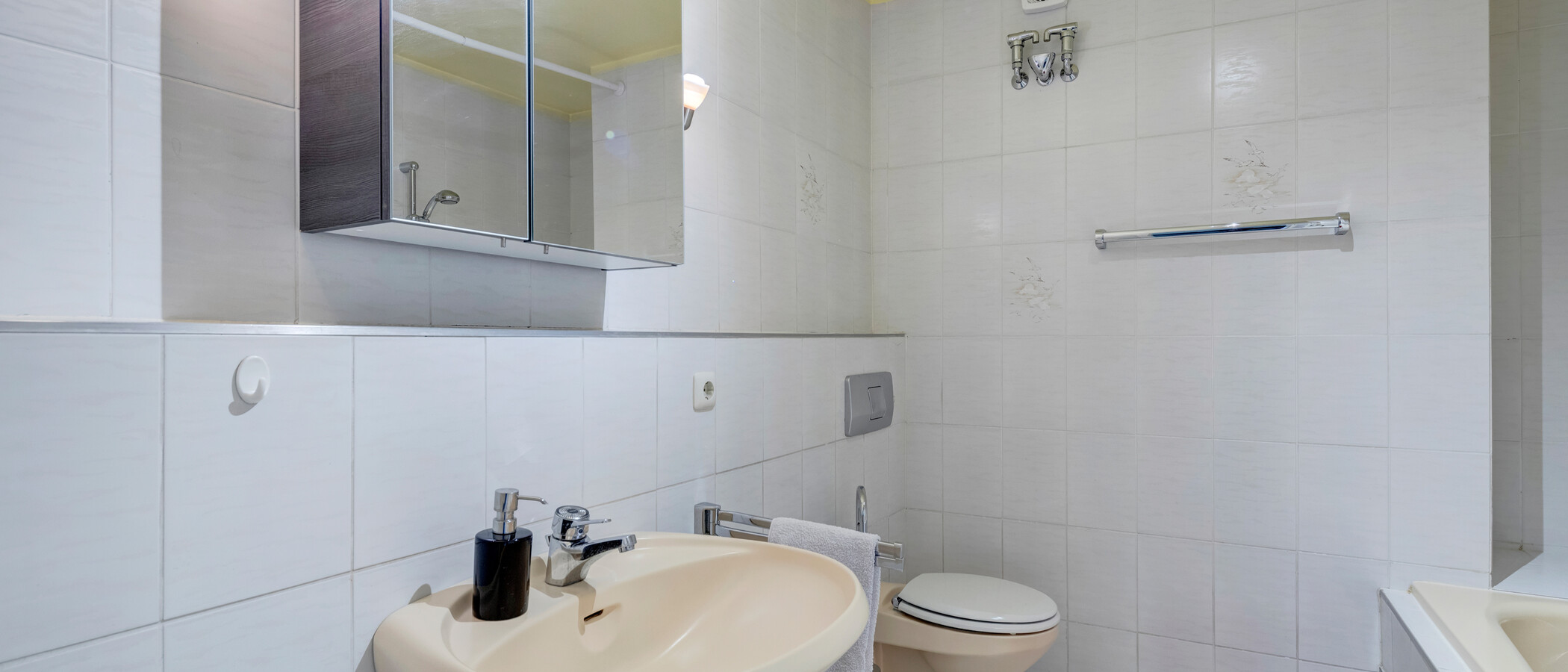 Reihenmittelhaus München Moosach 03 2. Badezimmer 11852