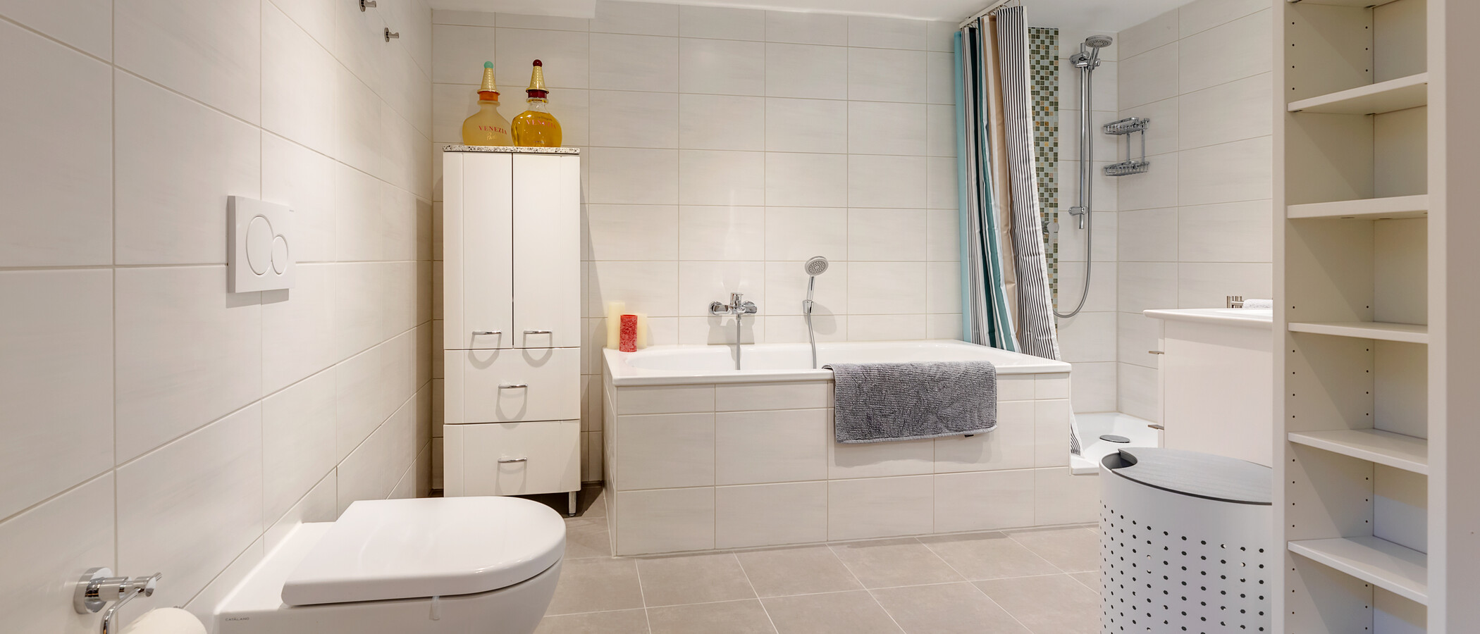 Bungalow Germering 01 2. Badezimmer 11857