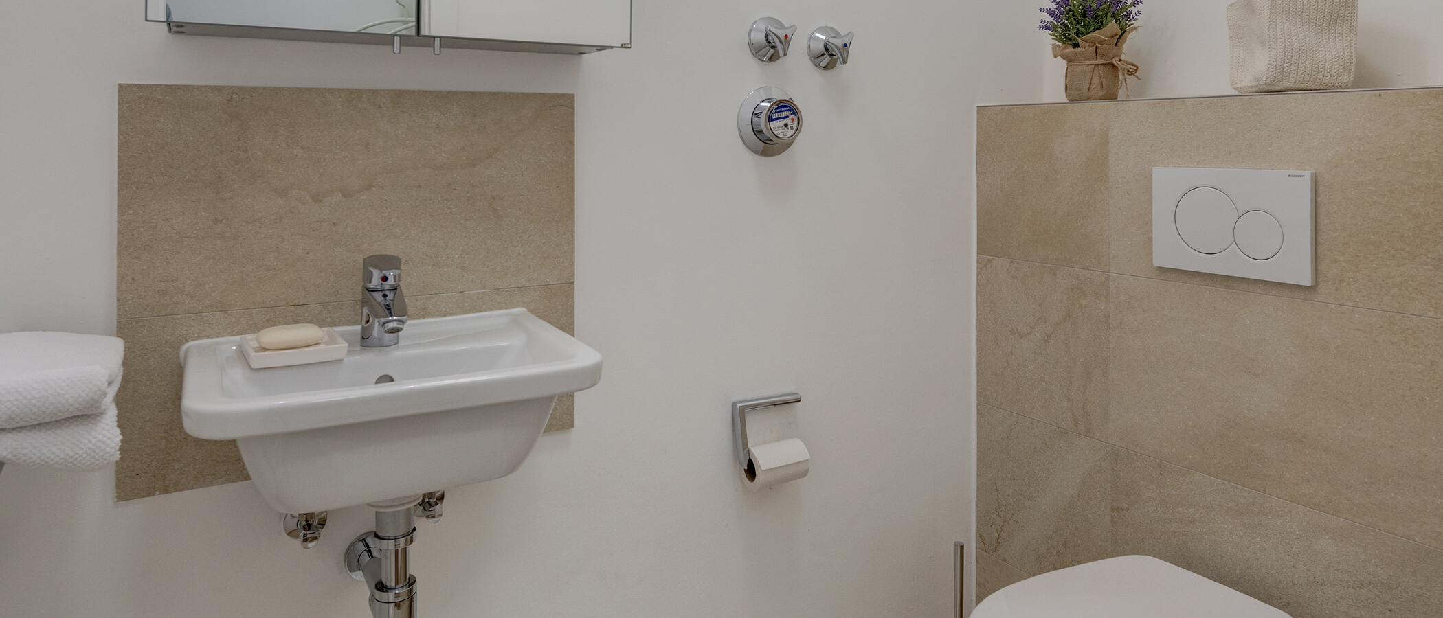 Wohnung München Schwabing (links der Leopoldstraße) 01 Gäste-WC 11895